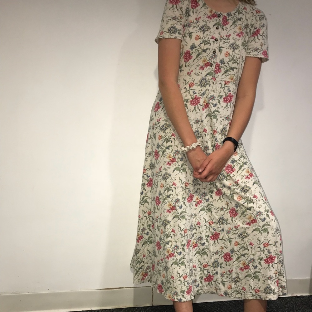 Gorgeous fall floral maxi dress 🍂